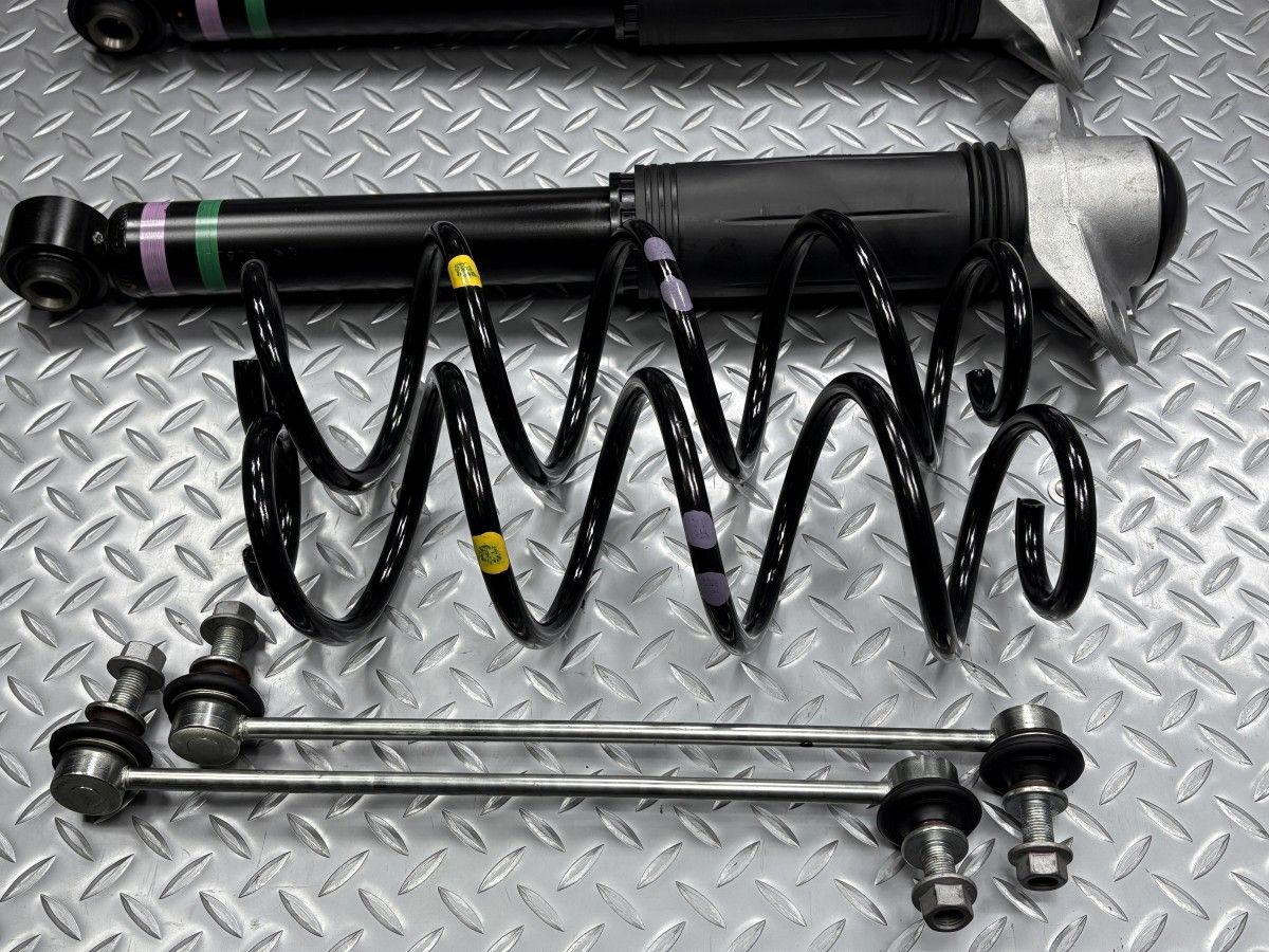 送料無料【新車外し】60系 トヨタ プリウス 純正 サスキット