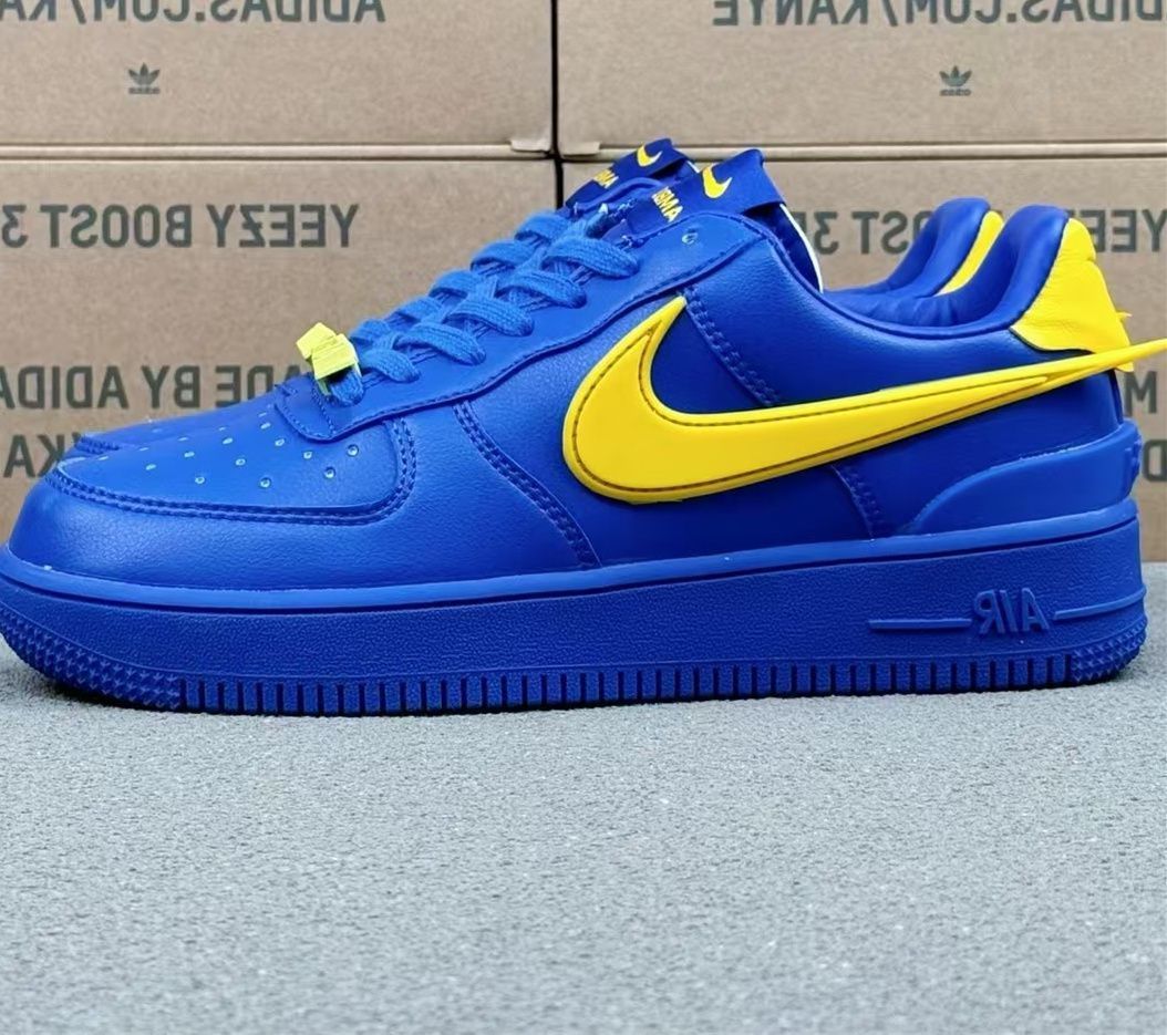 Nike Air Force 1 Low "Game Royal/Vivid Sulfur"ナイキ エア フォース 1 ロー "ゲームロイヤル/ヴィヴィッドサルファー" — 鮮やかなカラーリングが際立つコラボモデル