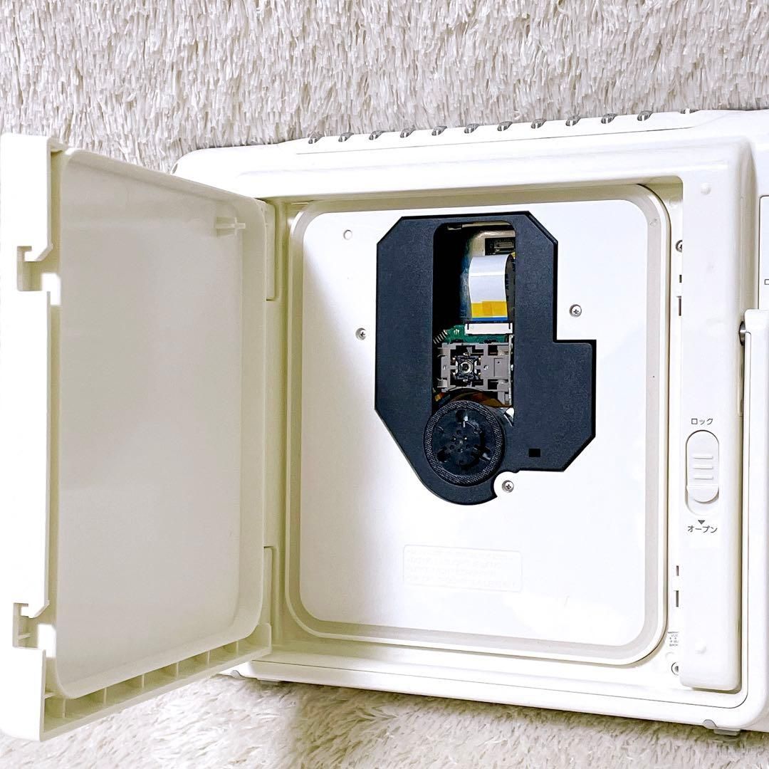 TOSHIBA REGZA SD-P100WP 東芝 レグザ ポータブルDVDプレーヤー 10.1v