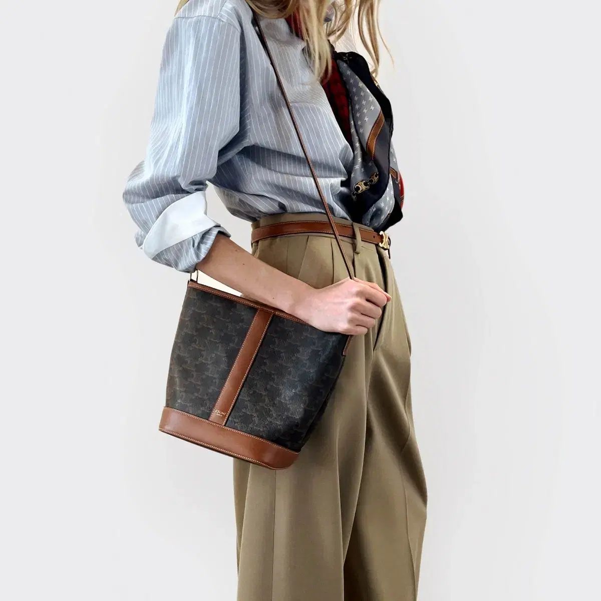 Celine セリーヌ スモール トリオンフ バケットバッグ