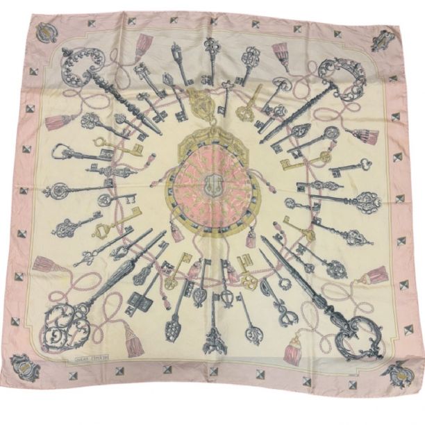 美品 HERMES カレ90 シルクスカーフ 鍵柄 ピンク系 LES CLES