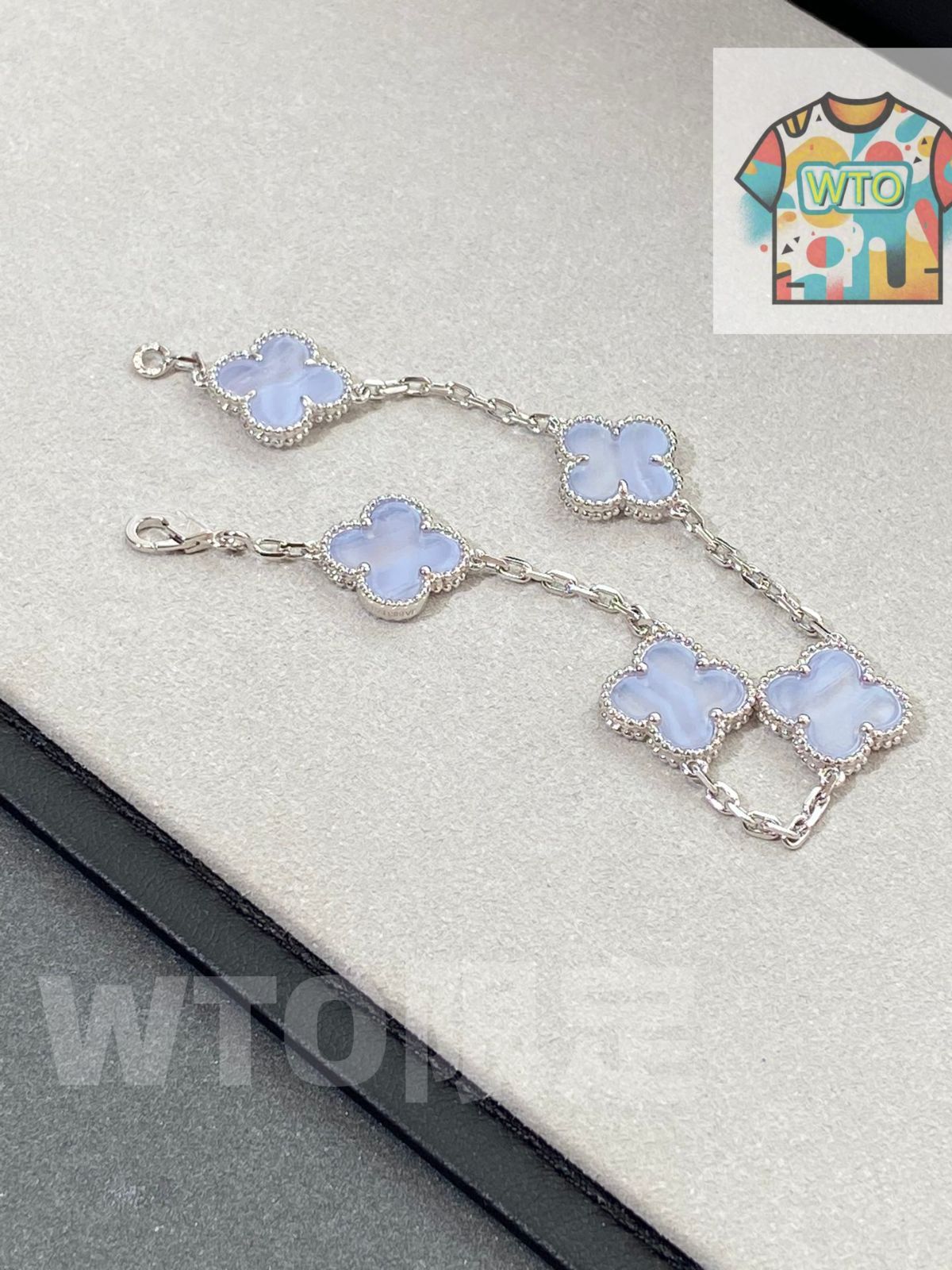 Van Cleef - Arpels ヴァンクリーフ＆アーペルの四つ葉のクローバーとカルセドニーの五花のブレスレット-WTO輸入1