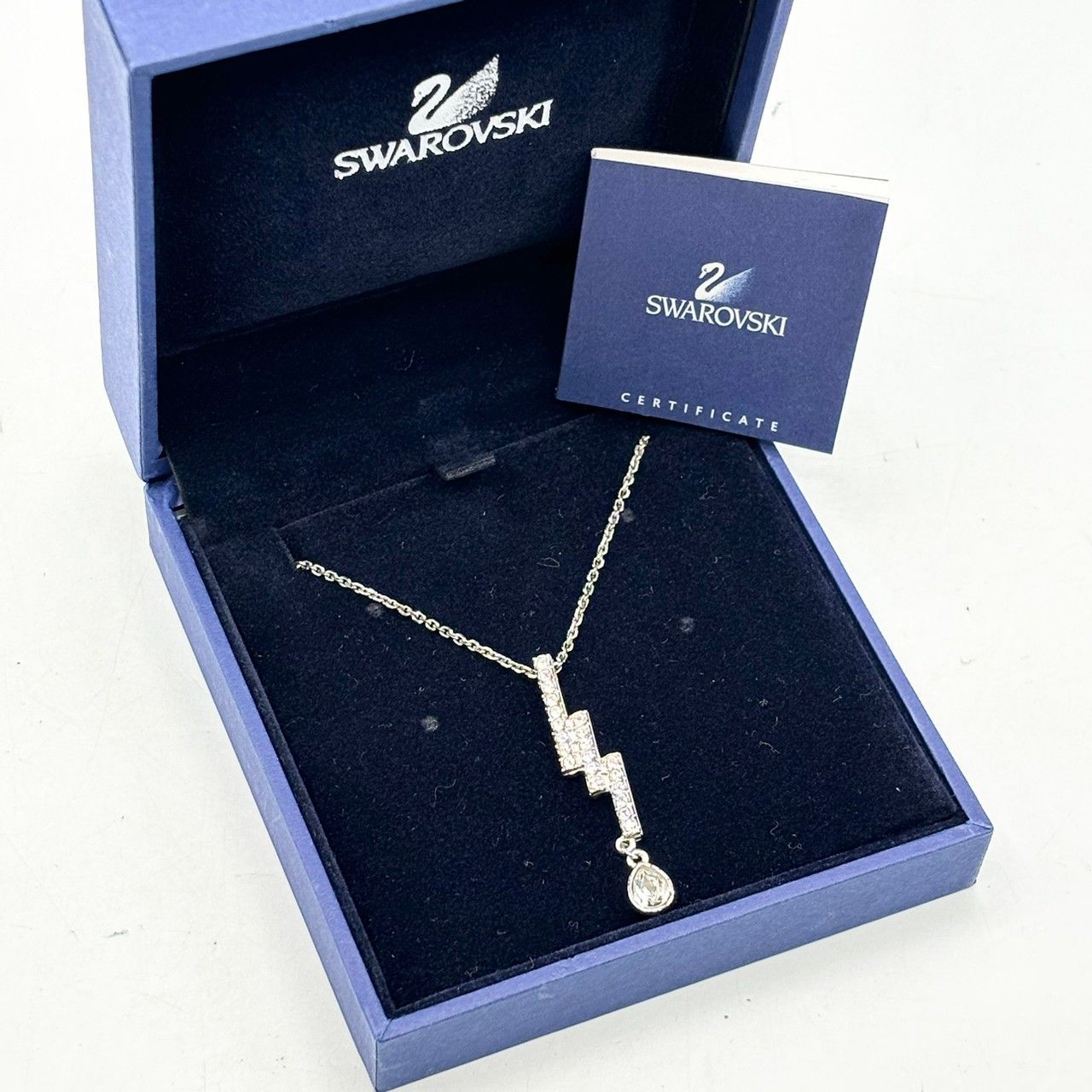 SWAROVSKI スワロフスキー クリスタル ペンダント ネックレス ライン 