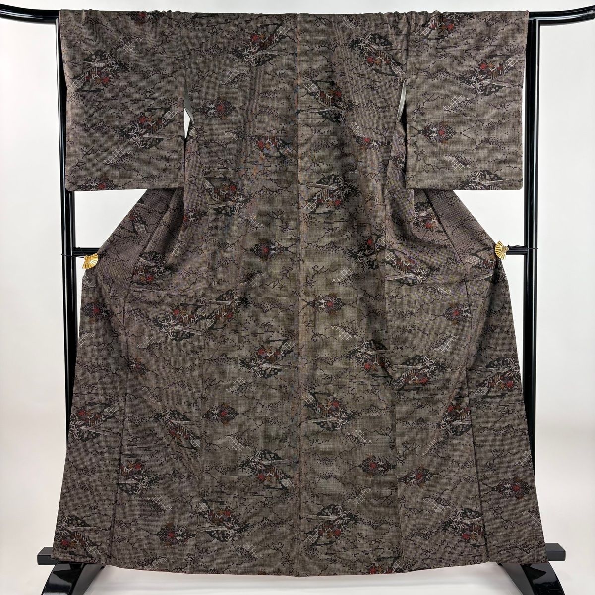 大島紬 身丈162.5cm 裄丈66cm M 袷 純泥染 証紙 紅葉 雲文 焦茶色 正絹 秀品