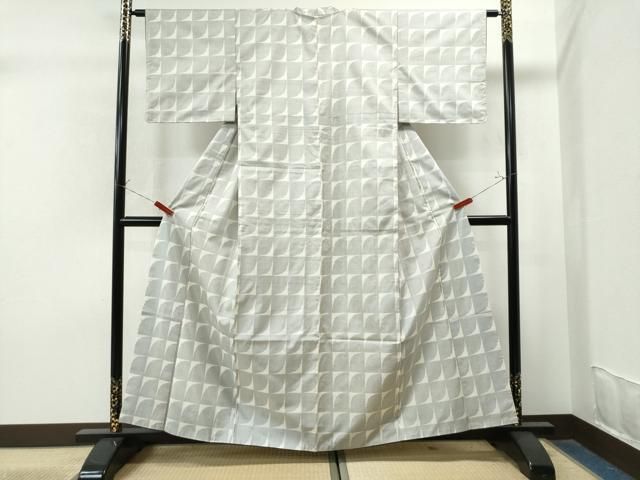 平和屋着物●本場大島紬　白大島　一元7マルキ　草花文　正絹　逸品　AABH4174ph 平和屋着物○本場大島紬 白大島 9マルキ 流水草花文 正絹 逸品 未使用
