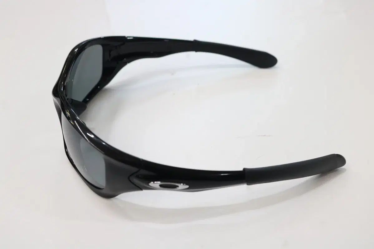 Oakley サングラス （009161-06）黒 グレー レンズ ケース付き Amazon