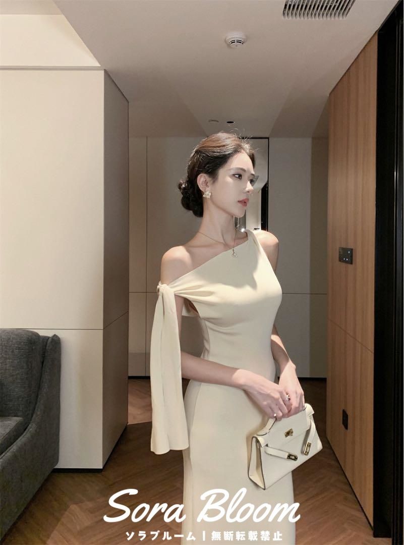 新品未使用美しいラインのアシンメトリーデザイン ロングタイト
