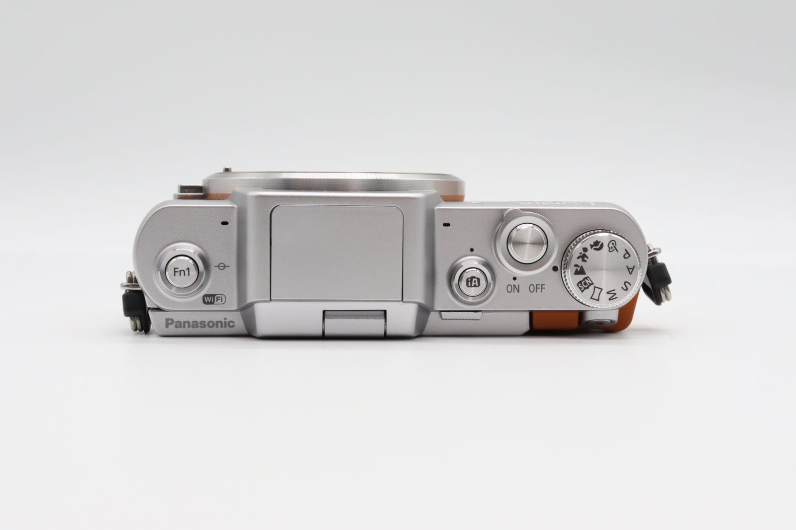 ほぼ新品】Panasonic ミラーレス一眼カメラ DMC-GF7 ボディのみ