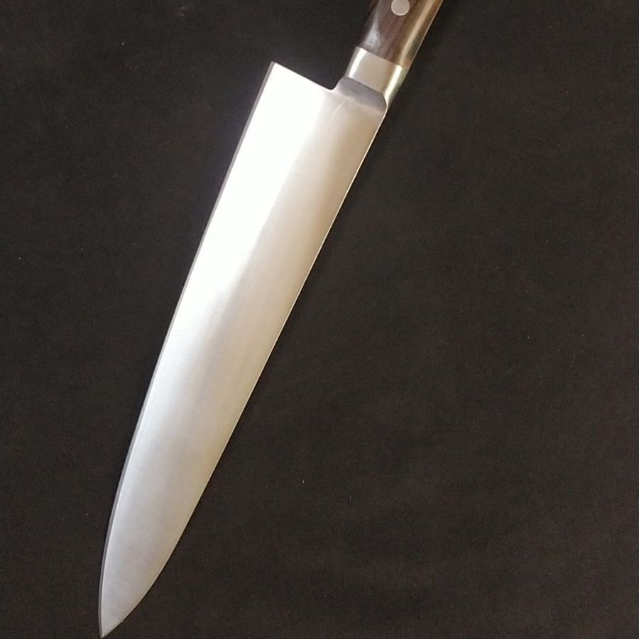 城山刃物製作所(新品)8寸 牛刀 2N(錆びます) 切れ味抜群 口金付
