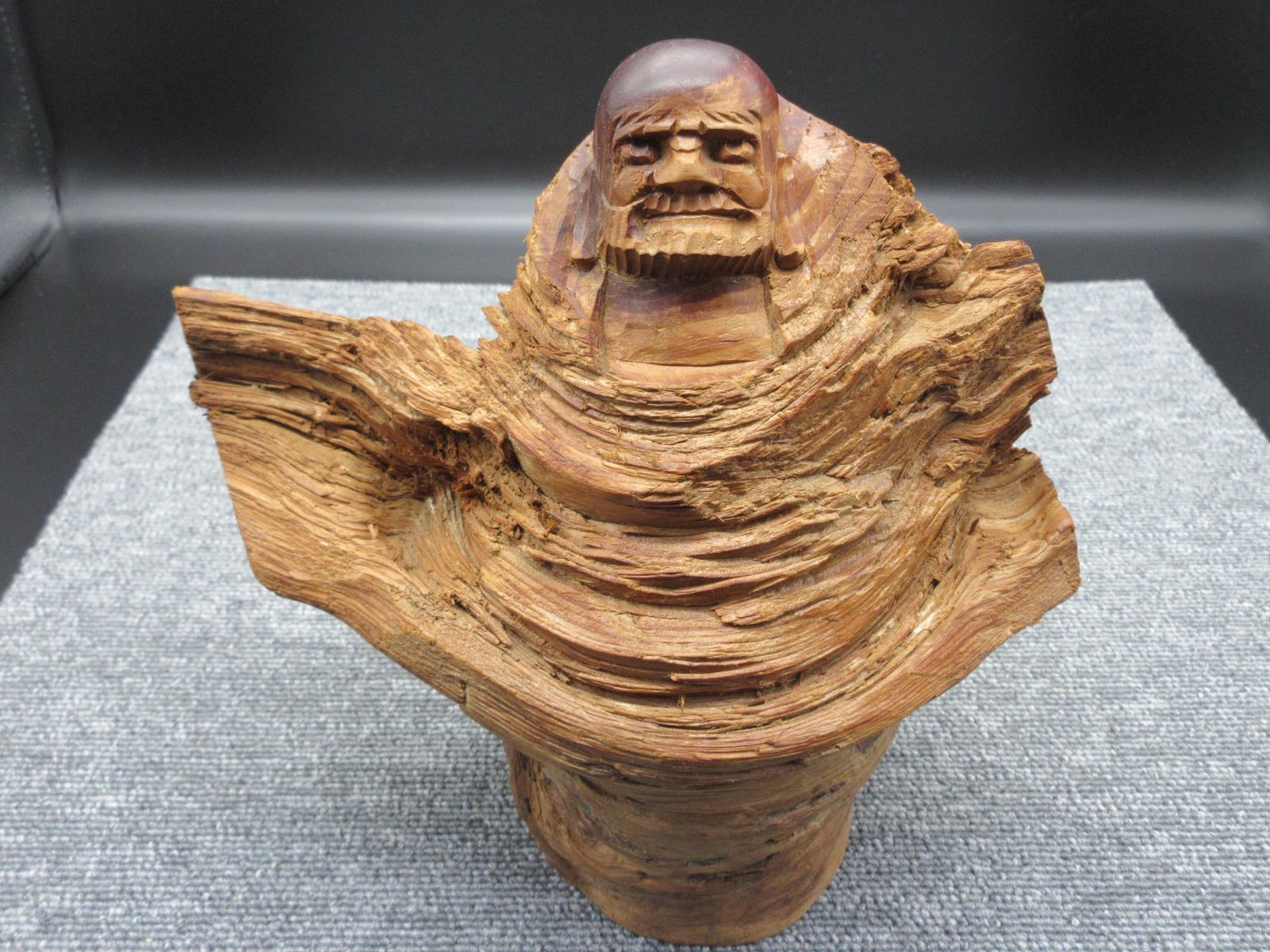 木彫りのダルマさん