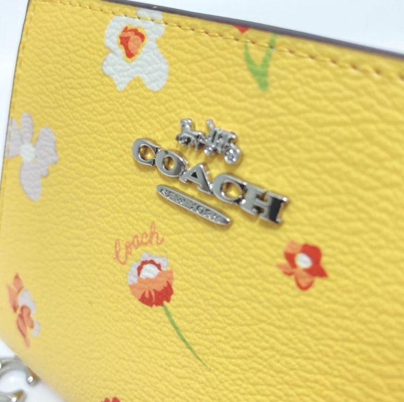 ✨COACH 折りたたみ財布 イエロー 花柄 フローラル C8703 - メルカリ