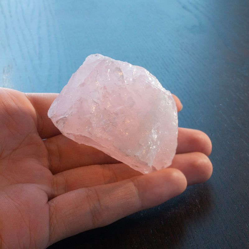 ローズクォーツ ラフロック原石 104g/60mm×43mm ブラジル産