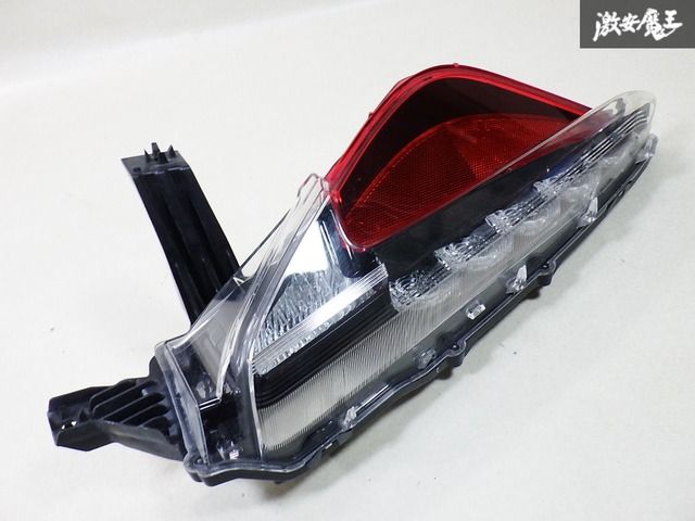 プリウス PHV　ZVW52 右後ろ テールレンズ ターンシグナル プリウス PHV ZVW52 右後ろ テールレンズ ターンシグナル