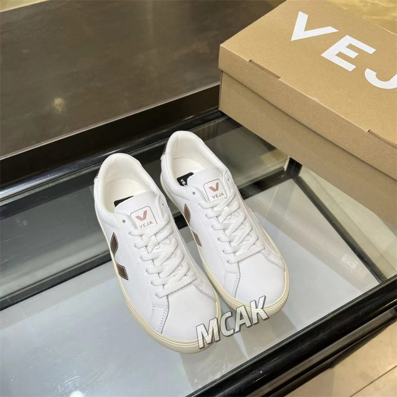 VEJA ヴェジャ Campo LOGO ホワイトゴールドレザー レディーススニーカー 靴