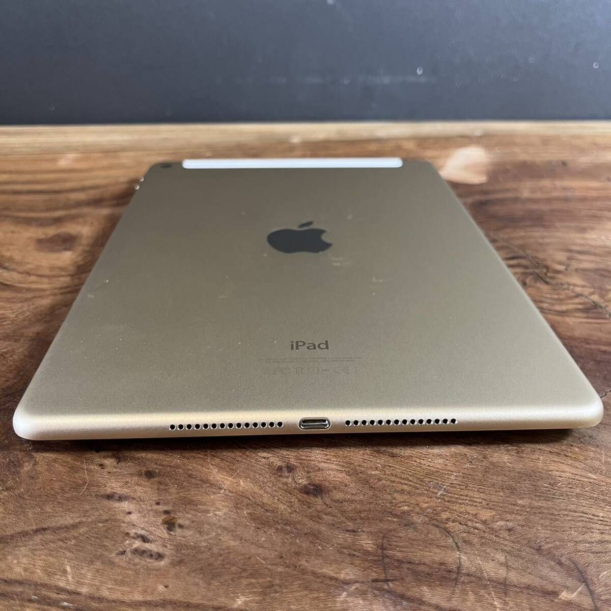 美品］Apple iPad Air2/32GB/SIMフリー/Wi-Fi+Cellular/ゴールド⑩