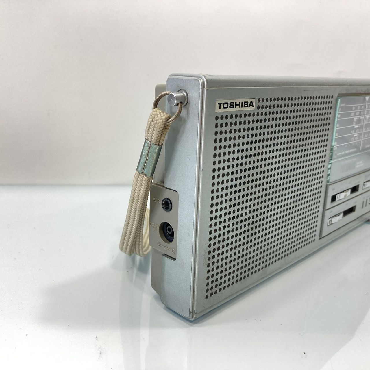 TOSHIBA 東芝 RP-1560F ポータブル型ラジオ 昭和レトロ (管理