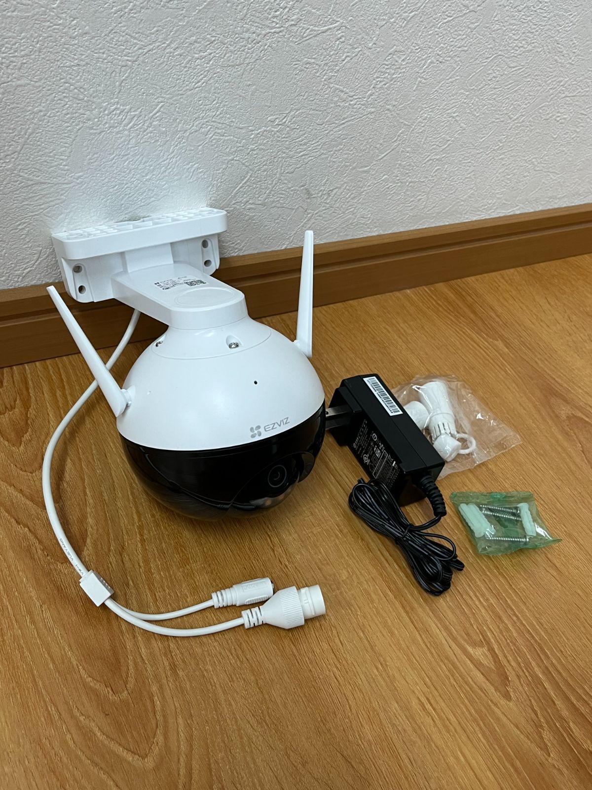 未使用品 EZVIZ パンチルト対応 人型自動追跡 夜間対応 防犯カメラ C8C-1