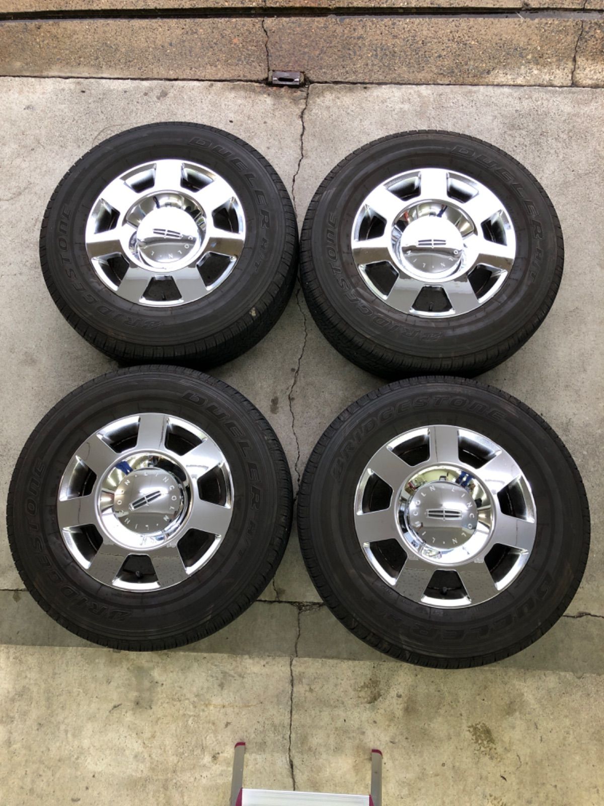 リンカーンナビゲーター 255 70R18 サマータイヤ DUELER H T アルミホイール