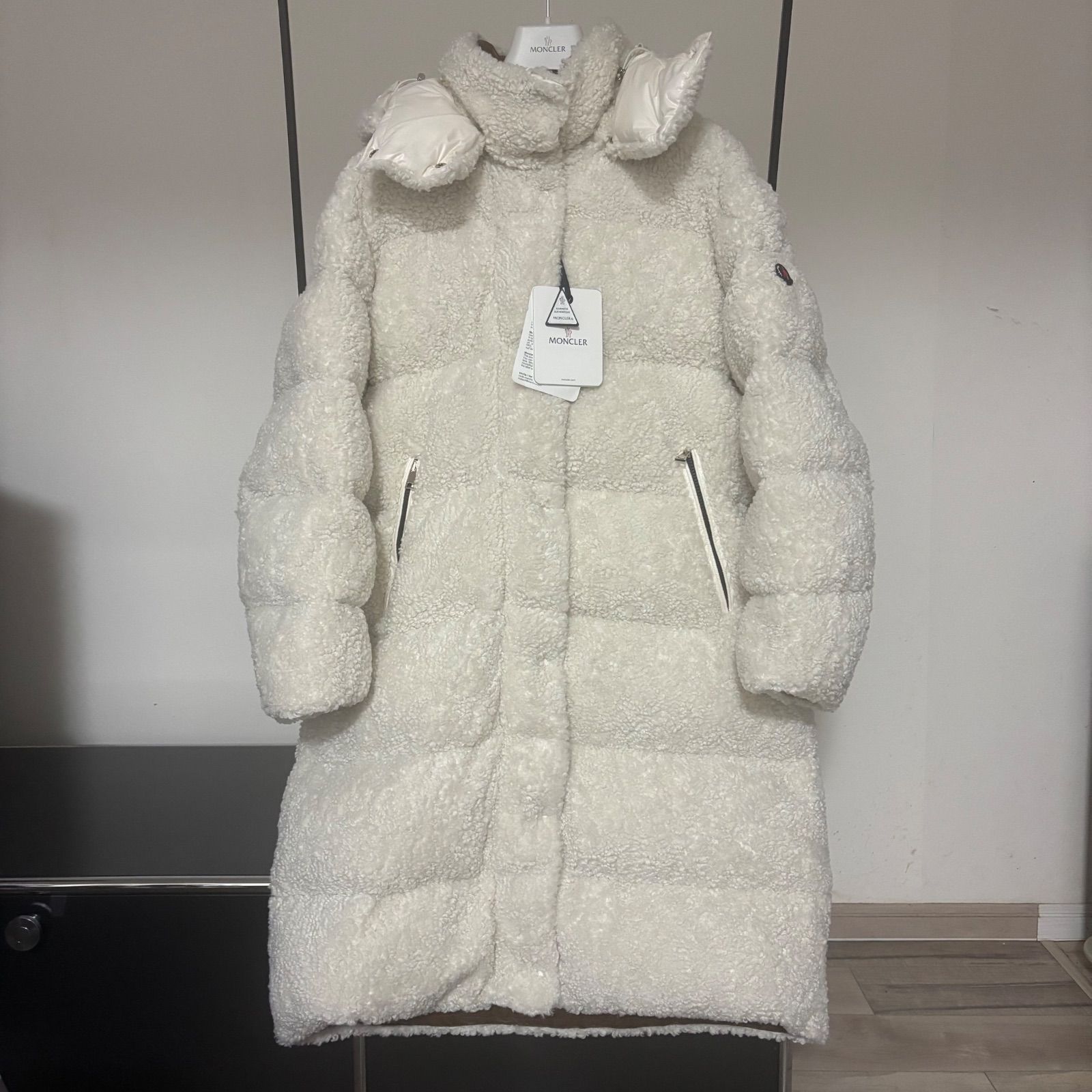 mimiruさま　39万ほぼ新品　モンクレール　HAINARDIA　ボア mimiruさま 39万ほぼ新品 モンクレール HAINARDIA ボア - メルカリ