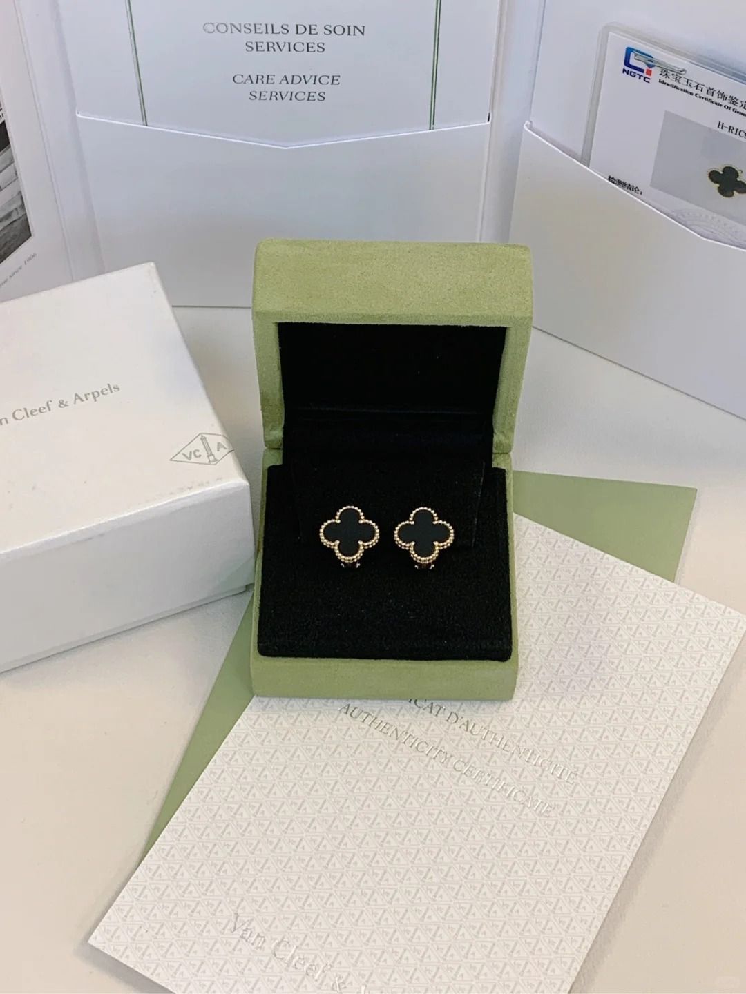 ✨極美品 VanCleef＆Arpels ヴァンクリーフ＆アーペル 四葉草 黒い五花 耳くぎ