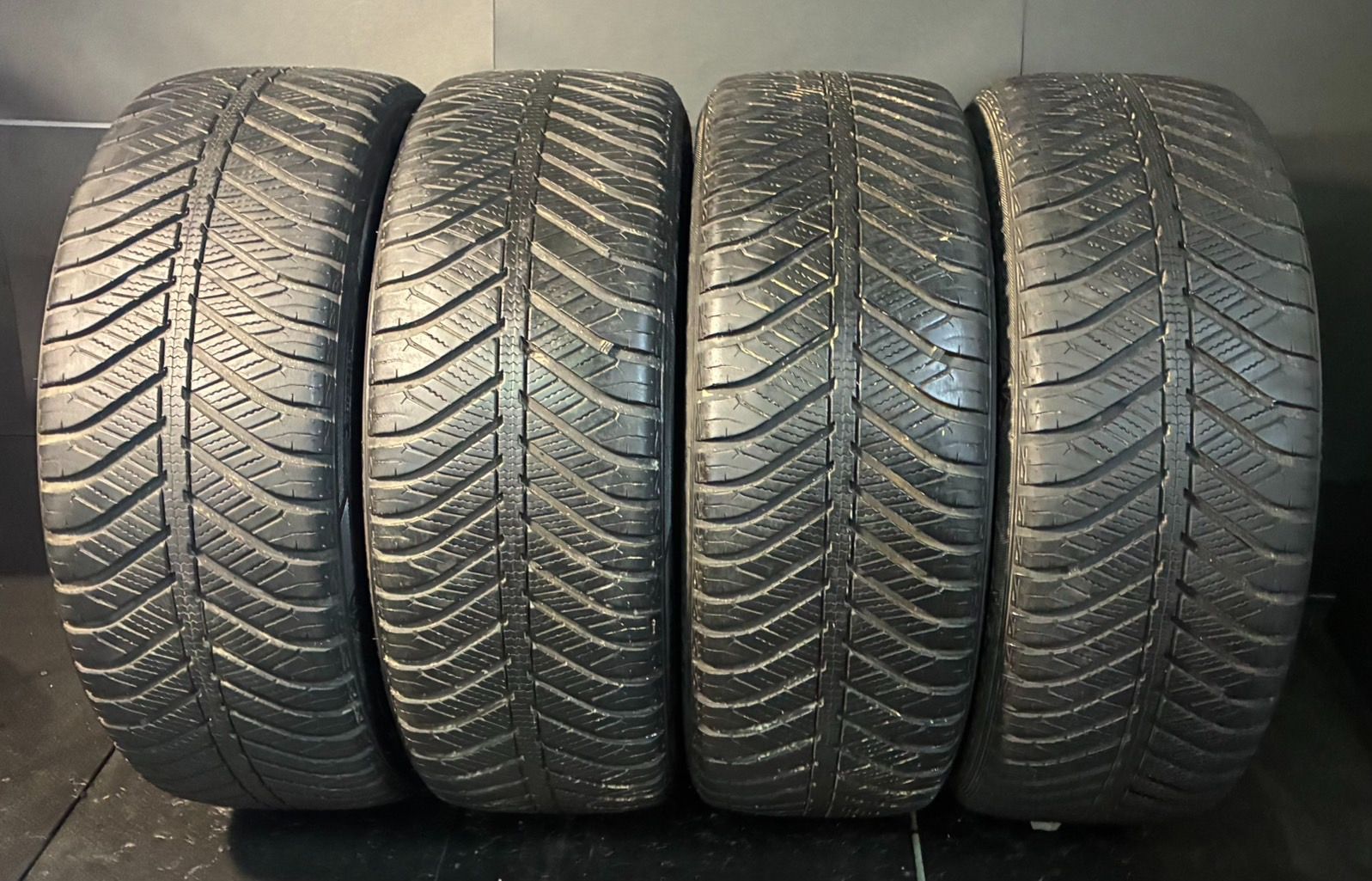 2020年製 オールシーズン 約8～8.5分山 グッドイヤー GOODYEAR ベクター Vector 4Seasons 215 45R18 4本 h_297