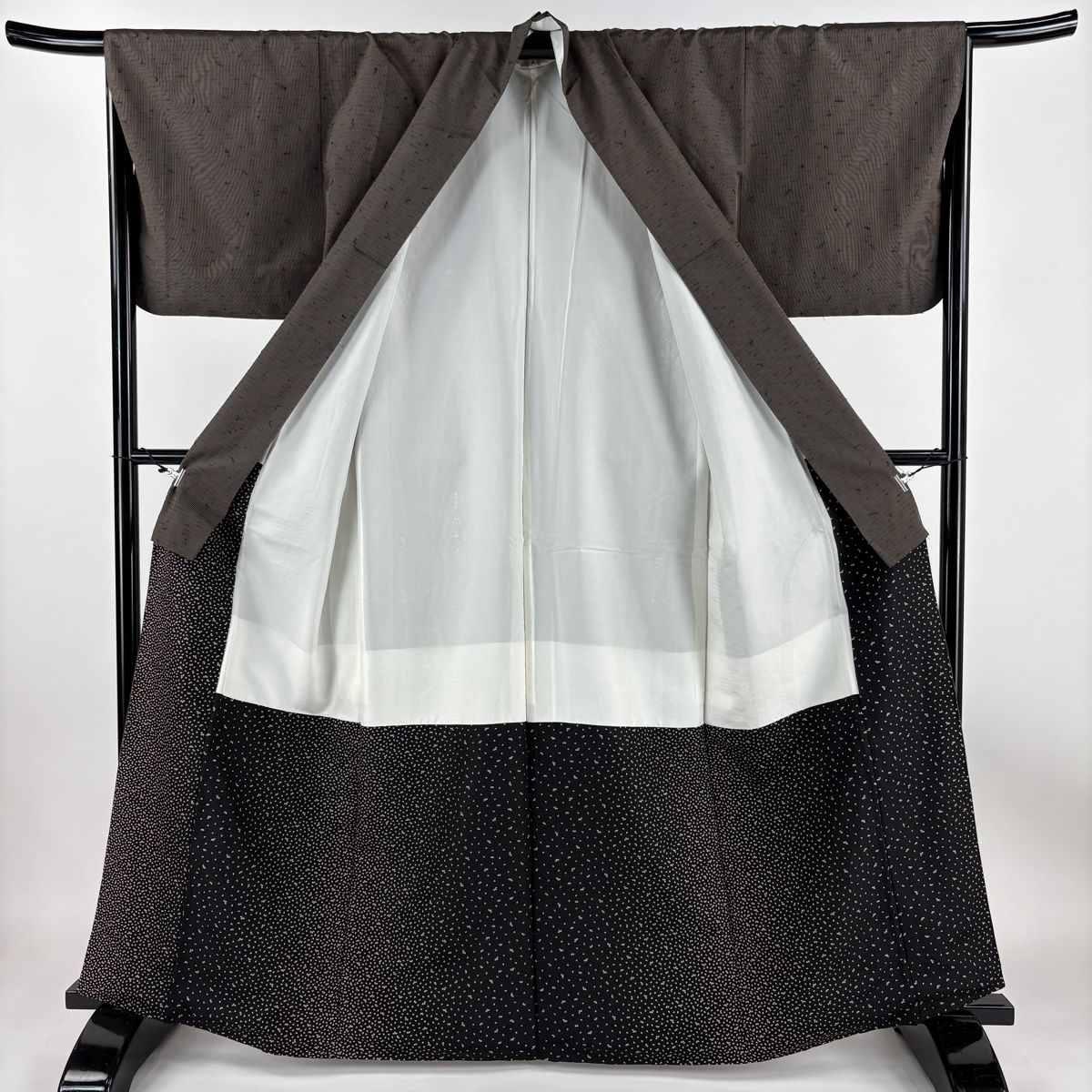 紬 身丈163.5cm 裄丈67cm M 袷 ひげ紬 縦縞 焦茶色 正絹 秀品 【中古