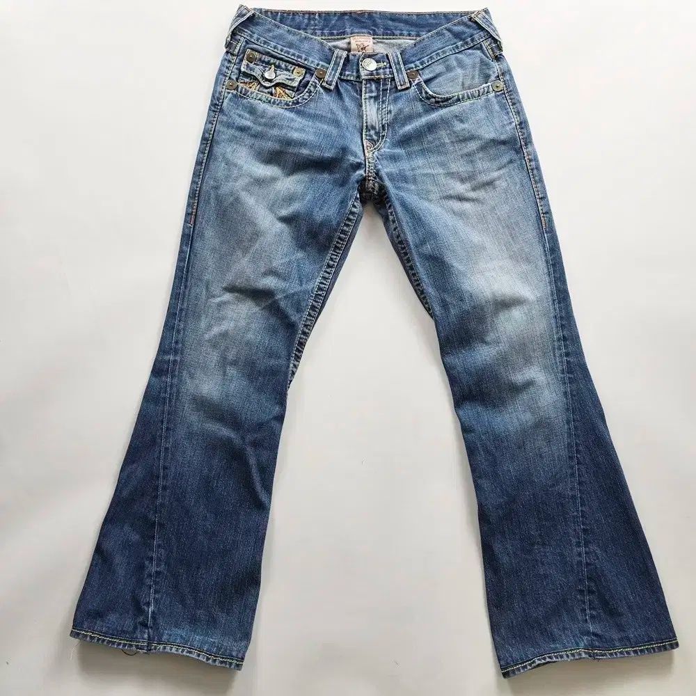 美品TRUE RELIGION フレアデニム ブーツカット 32 TRUE RELIGION(トゥルーレリジョン) デニム ブーツカット サイズ