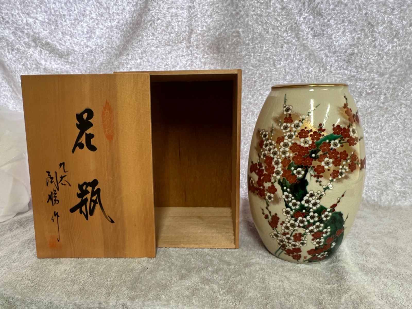 【得価2024】九谷焼　三代為吉作　色絵　人物風景絵図　花瓶 共箱　西と 花器、壷