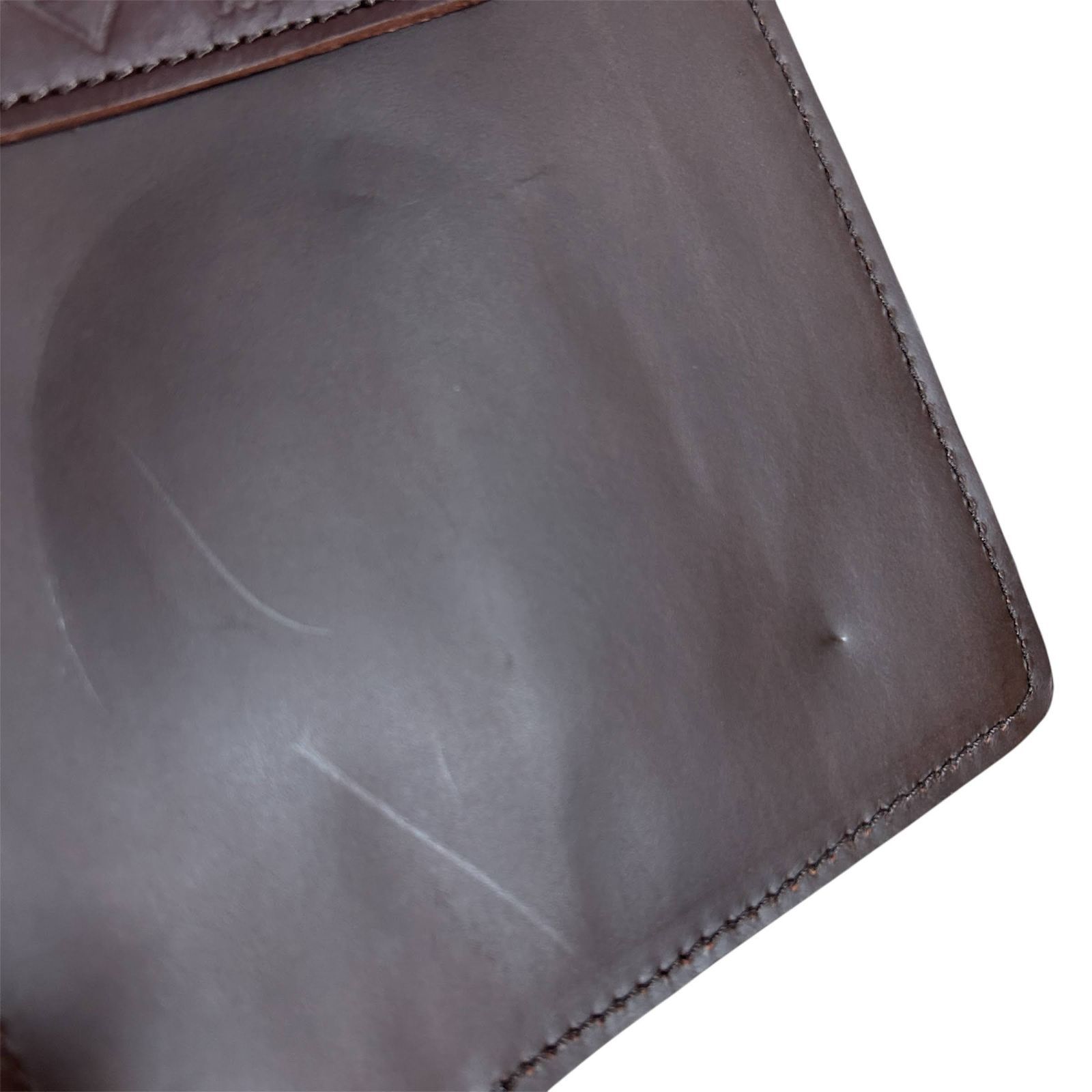 ダークブラウン