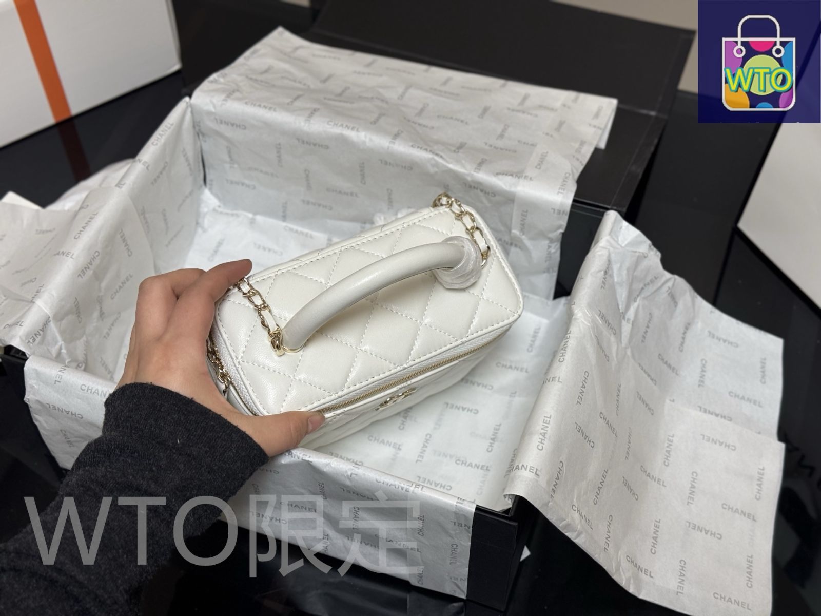 メル11800 今日特価】Chanel Handle Makeup Box ハンドルメイクボックス