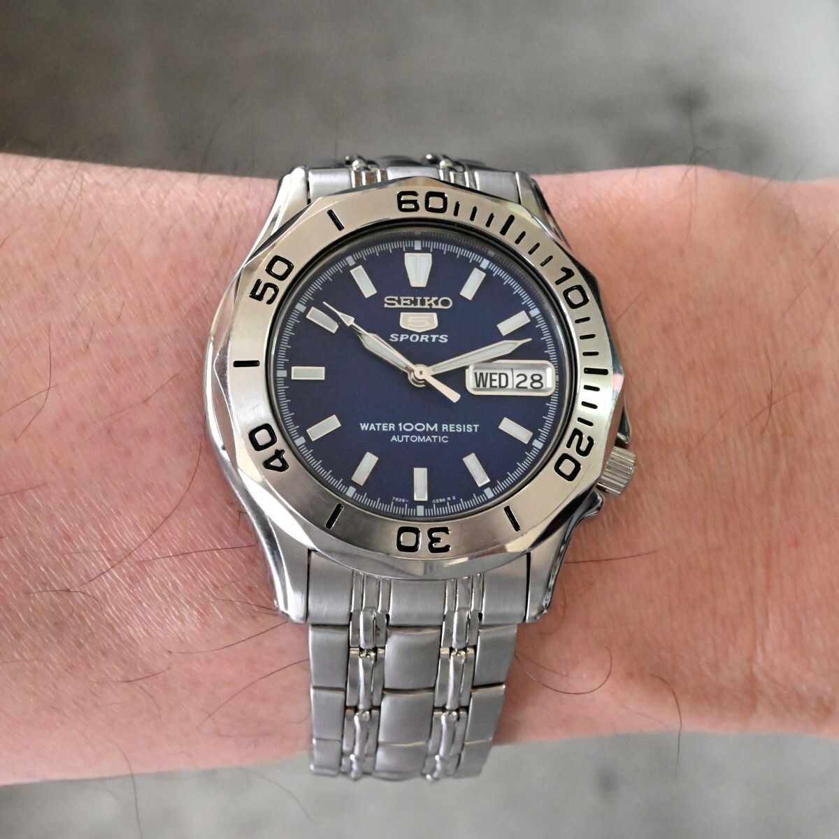 SEIKO 5 Sports セイコー 5 自動巻 Automatic ブルー文字盤 Day