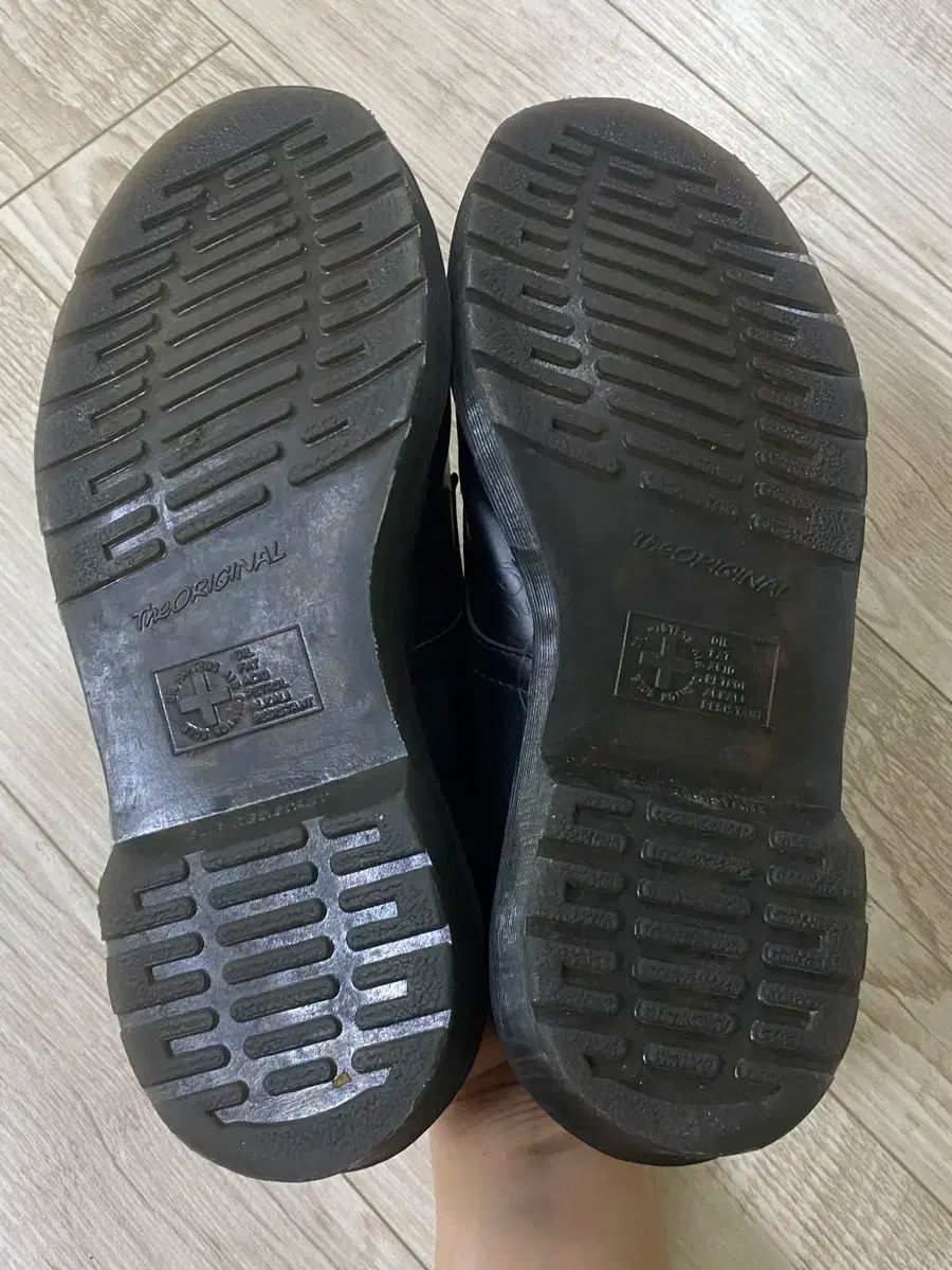 DR. MARTENS