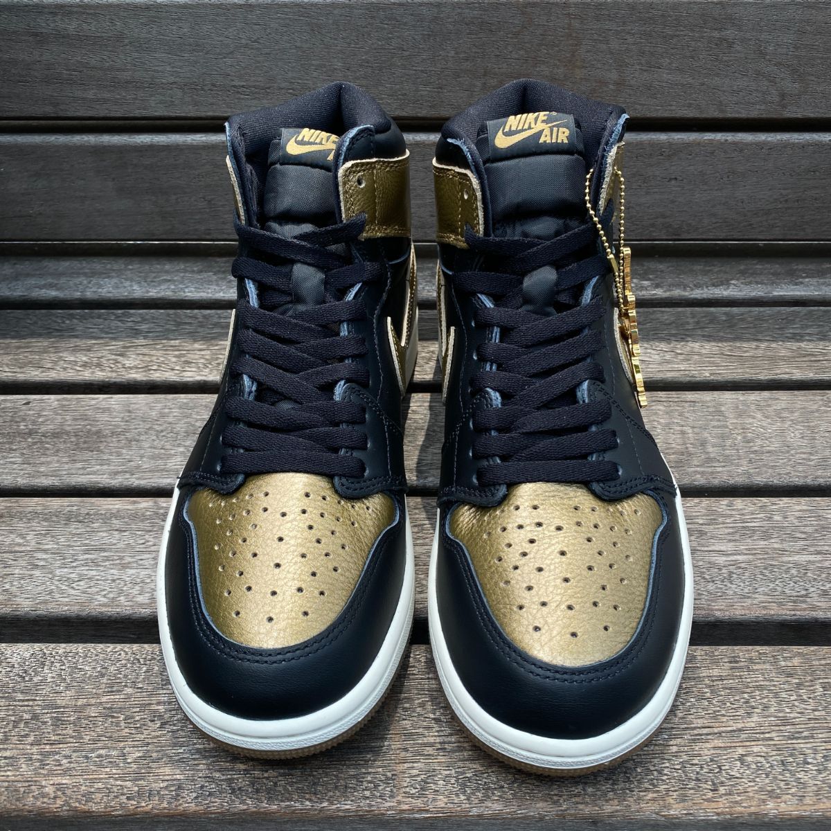 Nike Air Jordan 1 ブラック/ゴールド　 ハイカットシューズ NIKE ナイキ エア ジョーダン 1 ミッド スニーカー AIR JORDAN