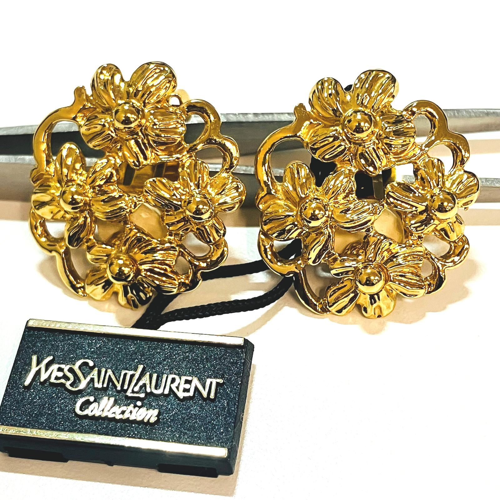 YVES SAINT LAURENT イヴ サンローラン VINTAGE フラワーモチーフ イヤリング X2025
