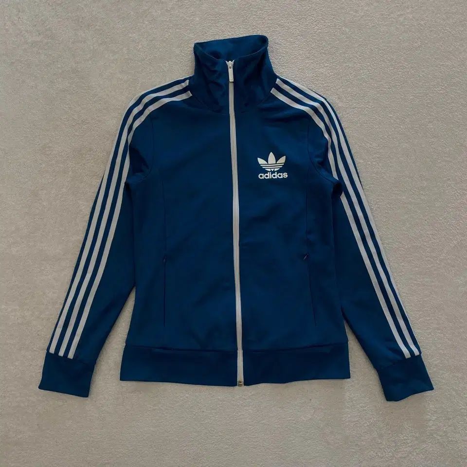 【雷市場（ポンジャン）商品韓国直送】adidas(アディダス) ヨーロッパ レディース アクアブルー ジャージ 95