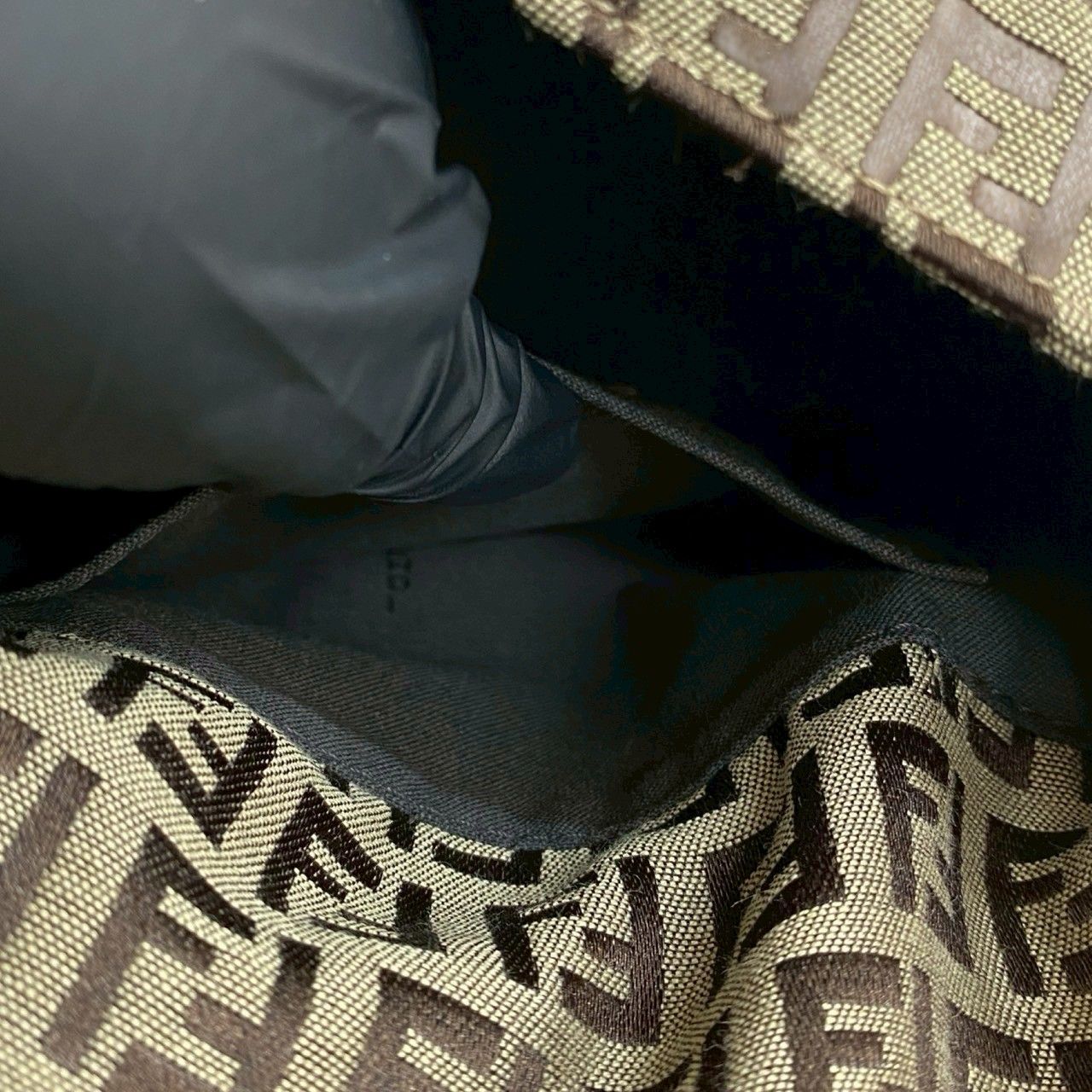 極 美品 FENDI フェンディ マンマバケット ズッキーノ FF 総柄