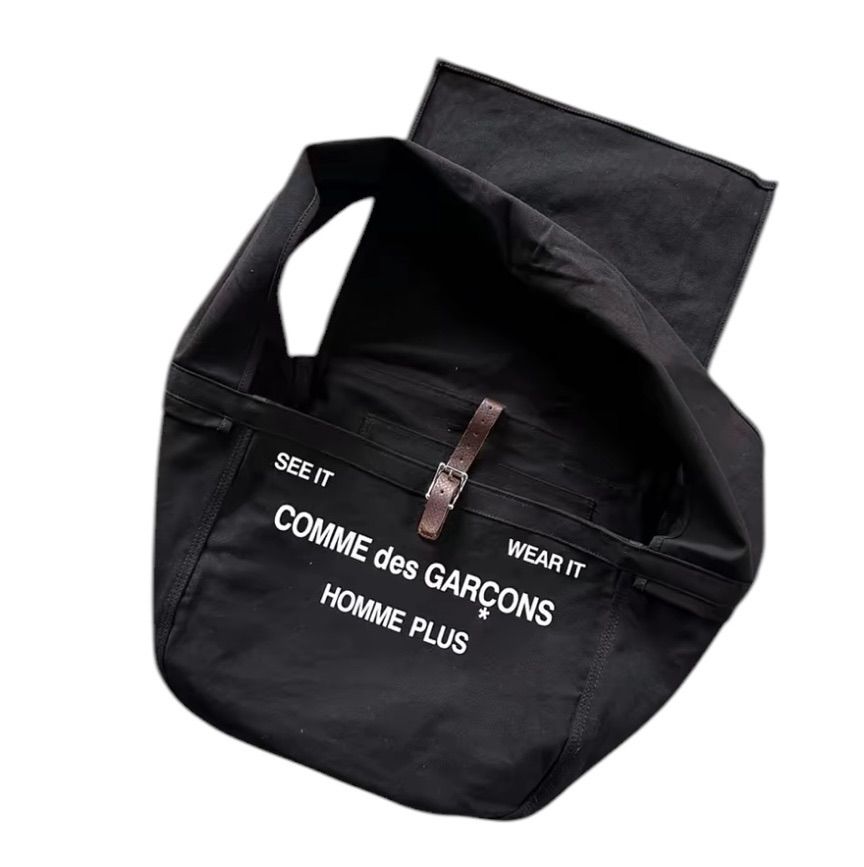 COMME des GARCONS HOMME PLUS コムデギャルソンオムプリュス ロゴ ショルダー バッグ キャンバス ニュースペーパー  メッセンジャー バッグ - メルカリ