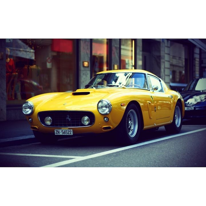 絵画風 壁紙ポスター (はがせるシール式) フェラーリ 250 SWB 1961年 クラシック 名車 キャラクロ F25S-001W2 (ワイド版 603mm×376mm) ＜日本製＞ ウォールステッカー お風呂ポスター