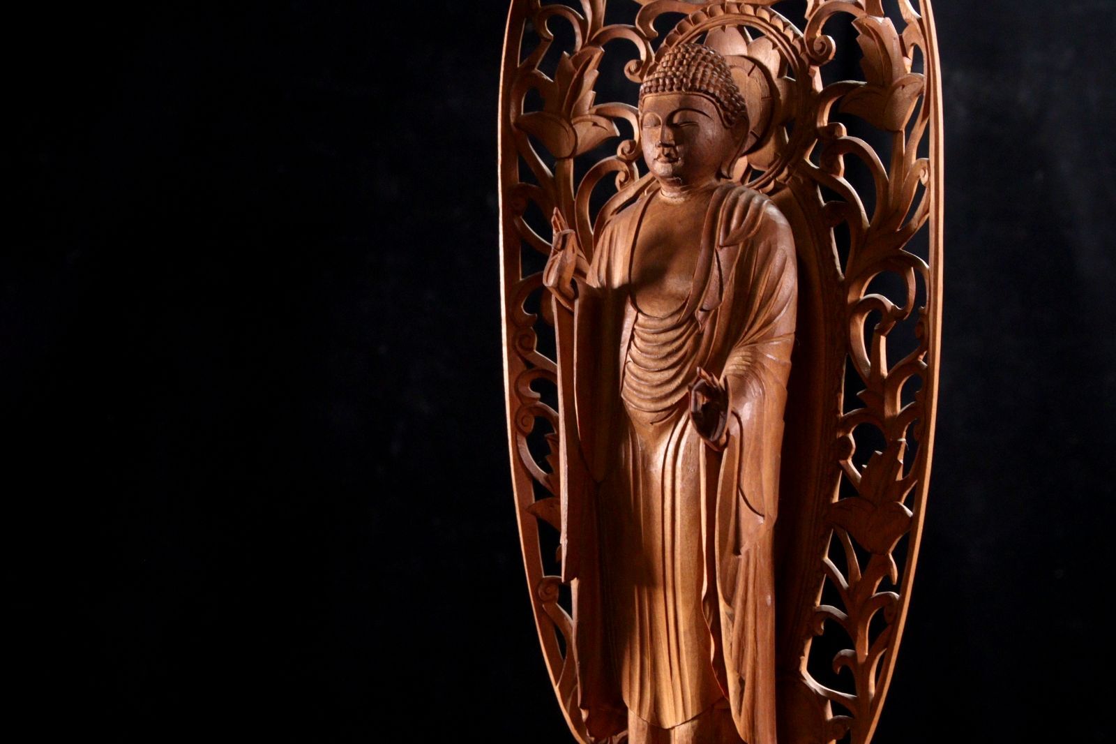 美品 骨董品 高級木彫り 大黒様 木製の笑顔の仏像セット 木彫り 赤い