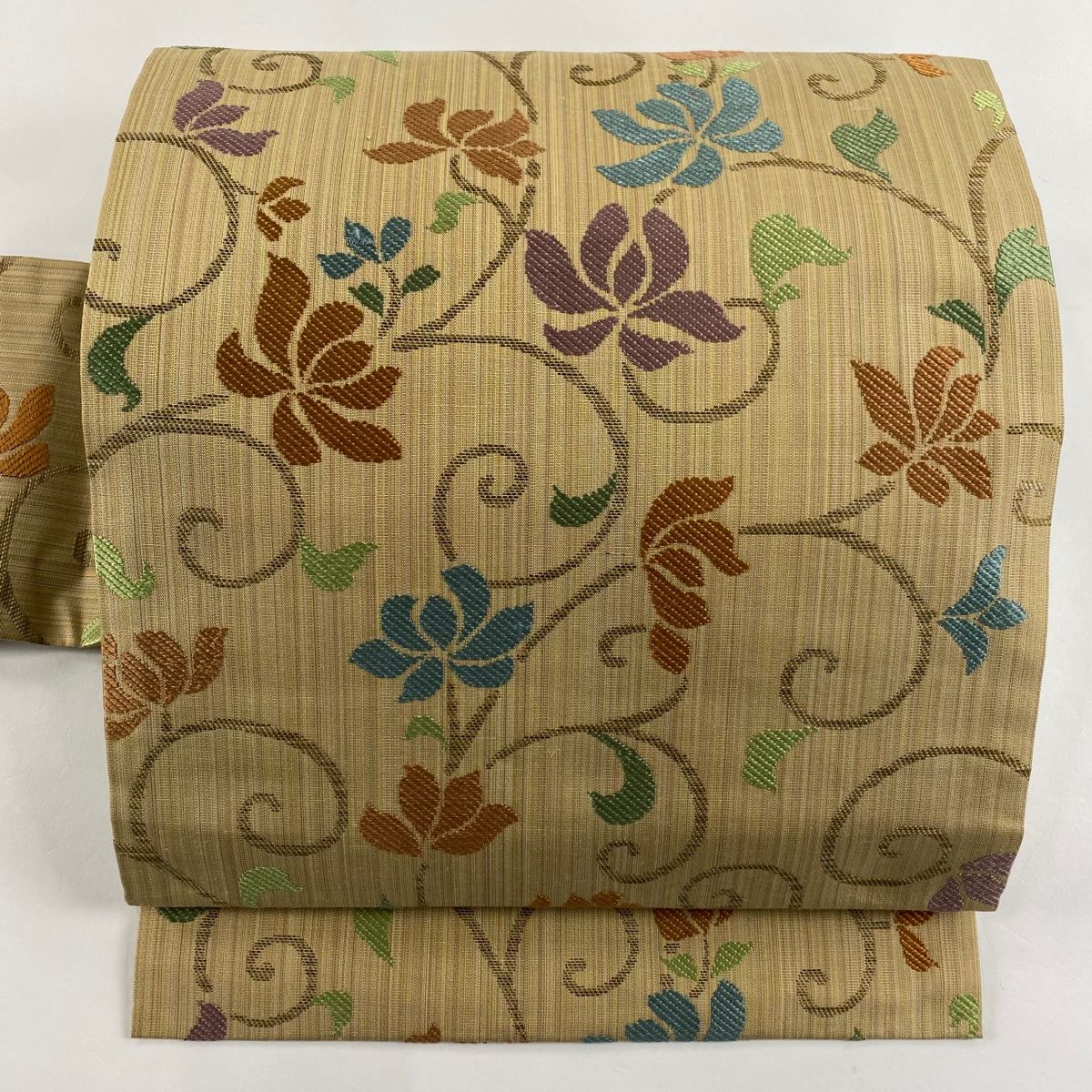 名古屋帯 美品 名品 川島織物 落款 花唐草 薄茶色 正絹 【中古