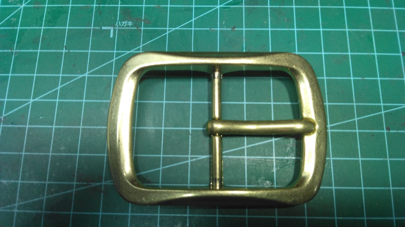 栃木レザー ツタ&フラワースタッズベルト ニッケル&ブラス - メルカリ