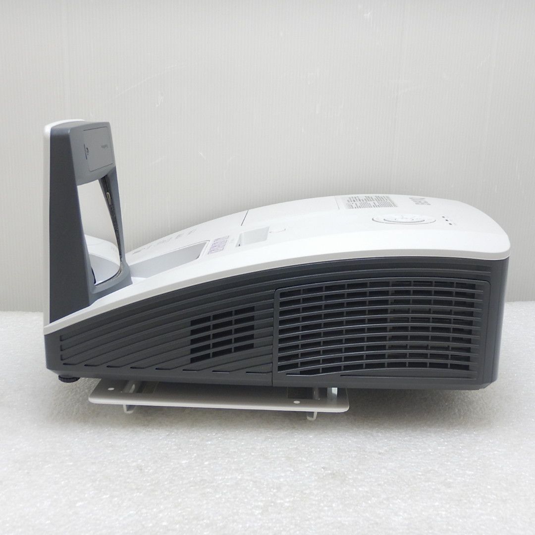 ランプ使用時間０時間 壁掛けユニット付属