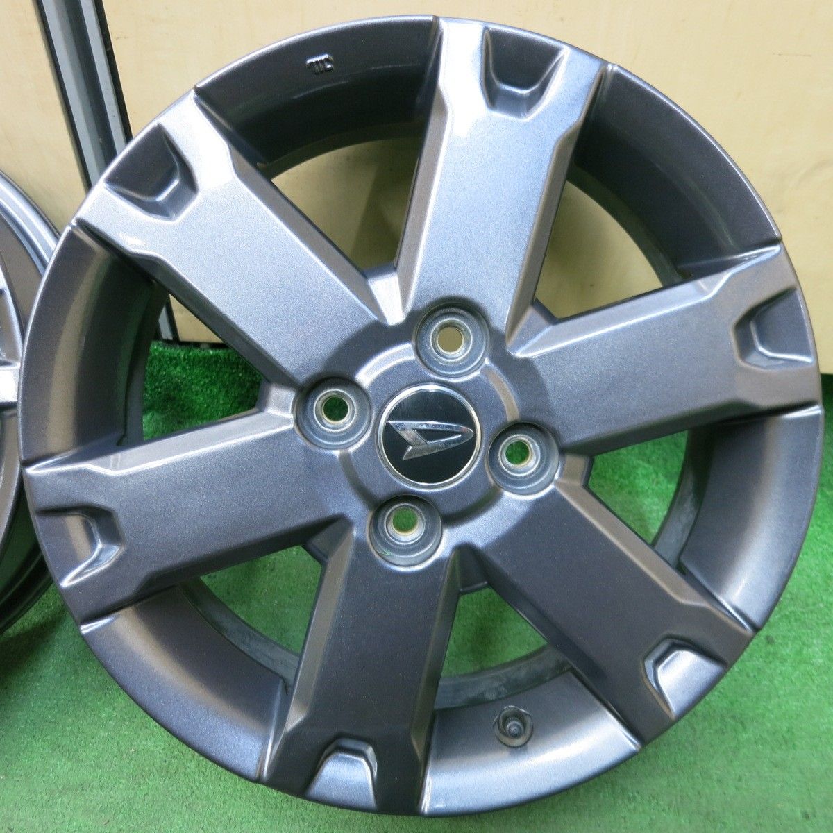 送料無料] キレイ☆ダイハツ タフト 純正 ホイール 15インチ 15×4.5J