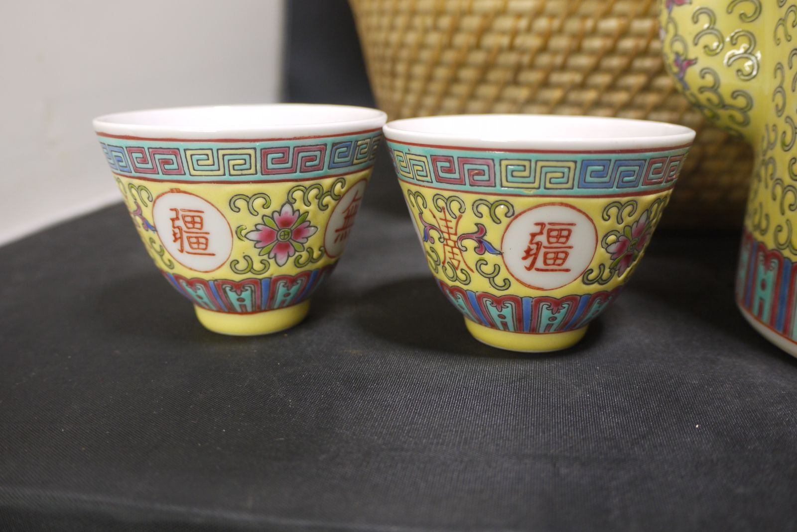 ● 中国茶器 景徳鎮 茶器セット 湯呑 急須 茶籠付き 花唐草文 ティーポット アンティーク 陶器 2客セット SKLAD-KIRPICHA_RU