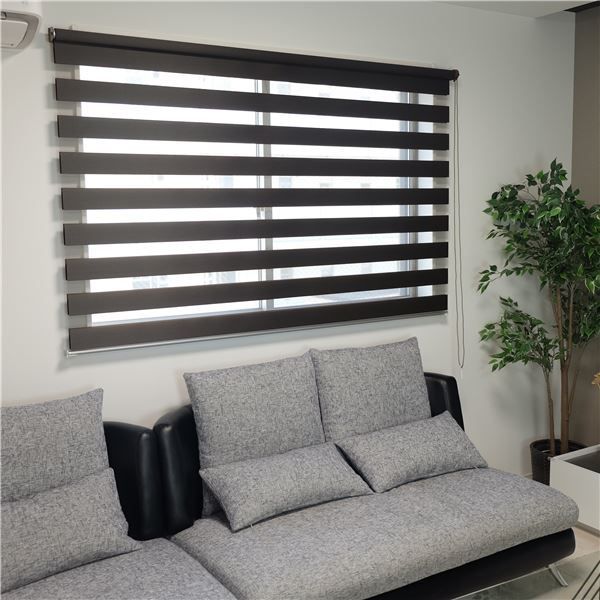 自在に光の量を調節できる調光ロールスクリーン ホワイト