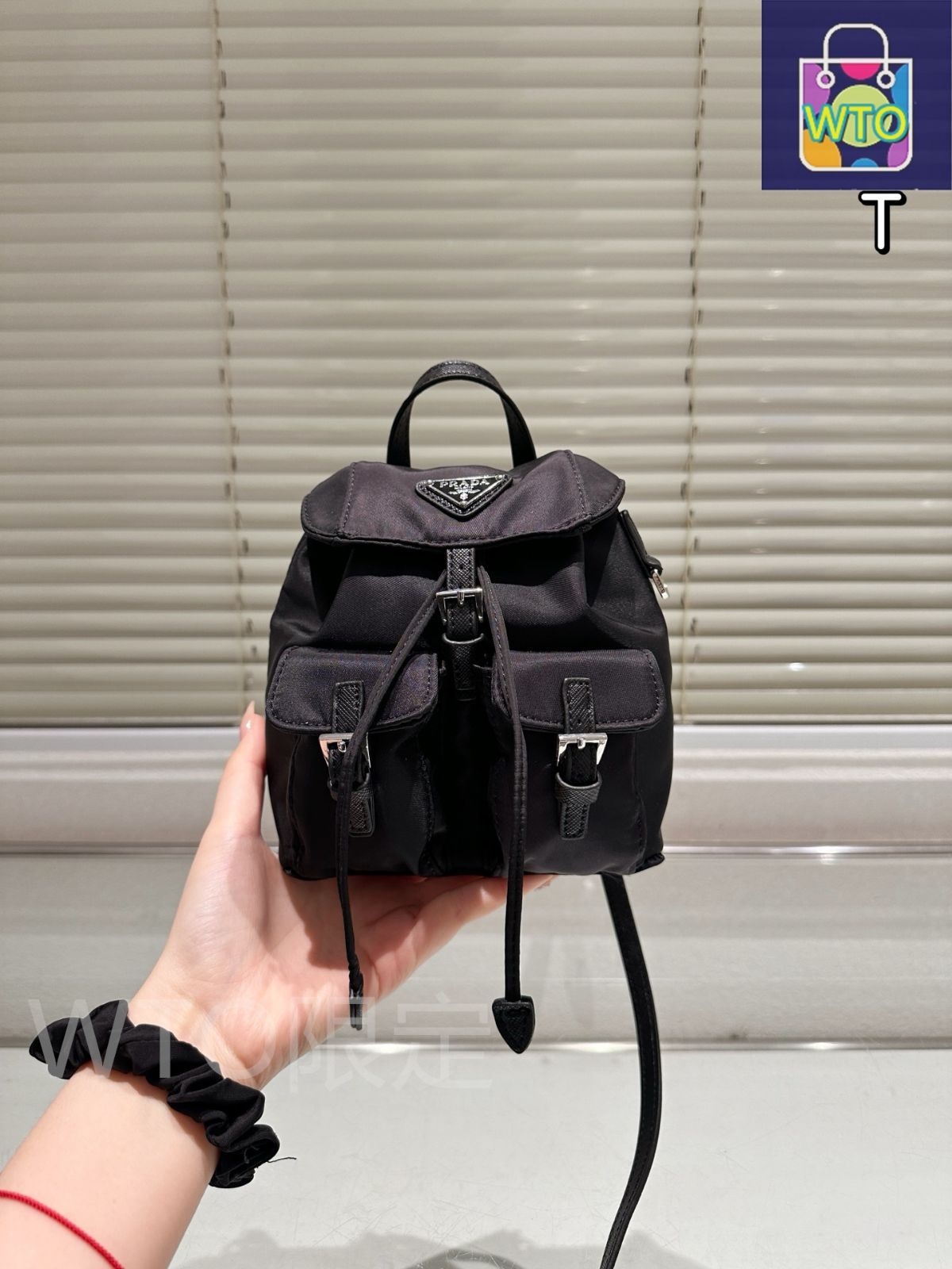 今日WTO】Prada パラシュートバッグ 15×17cm ダブルショルダー