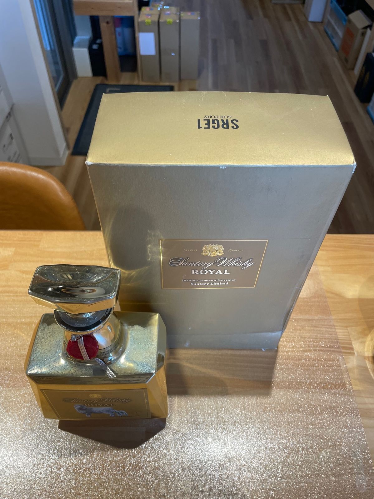 サントリー 未歳 金ボトル 響旧ボトル。金キャップ17年裏ゴールド