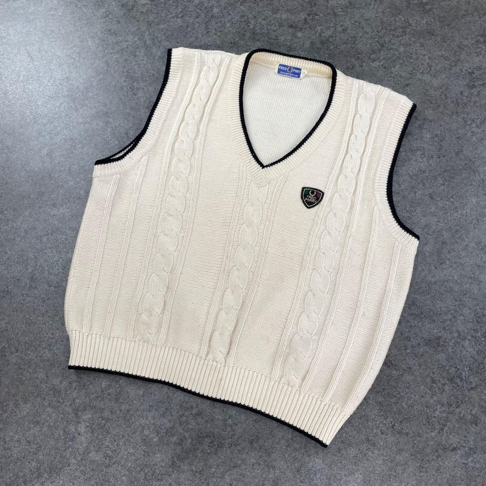 FRED PERRY ケーブルニット Vネック ベスト 楽天市場】FRED PERRY フレッド ペリー ケーブルニット パネル
