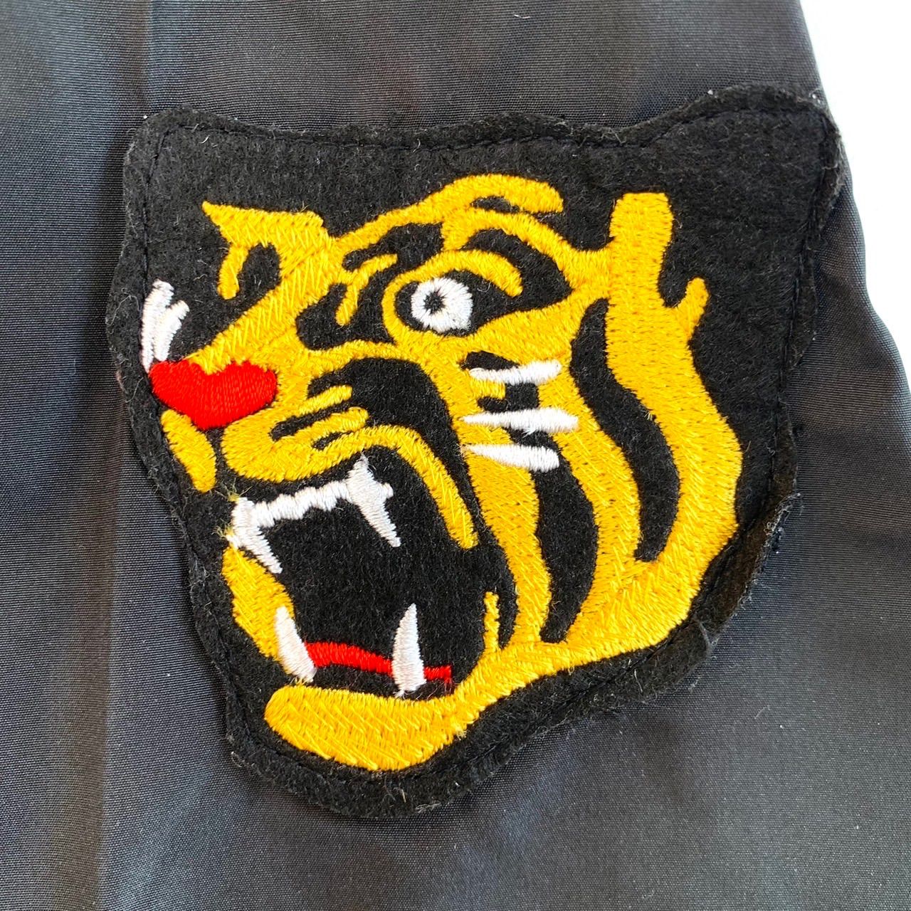 公式 阪神タイガース HANSHIN Tigers 虎 刺繍 スカジャン XL