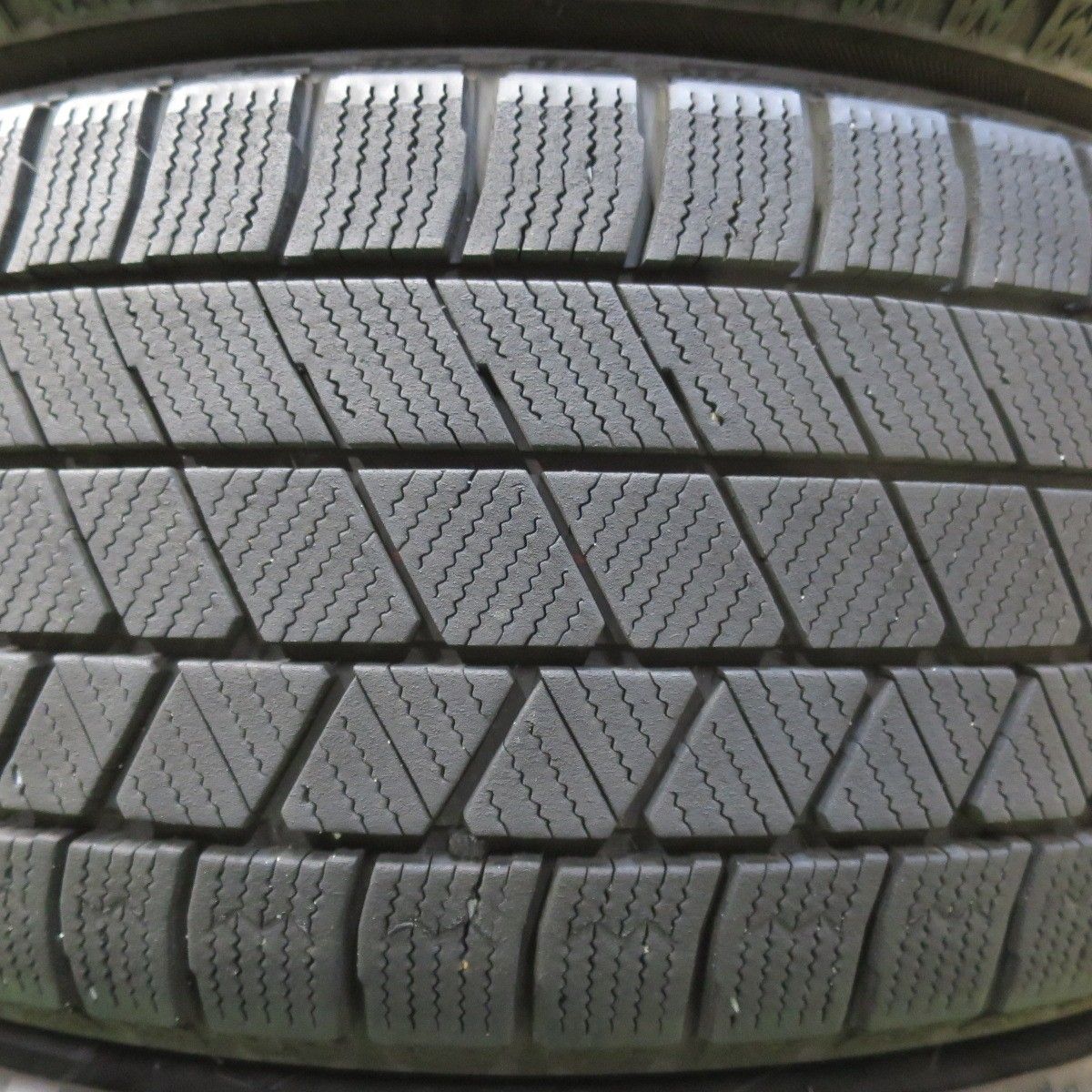 送料無料] バリ溝！21年！キレイ！9.5分☆プリウス 等 215/45R17